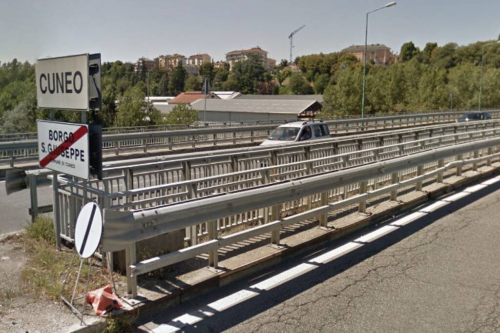 Ponte sul torrente Gesso all’ingresso di Cuneo