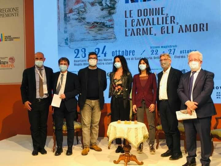 Il gruppo sbandieratori e musici Borgo San Martino di Saluzzo al salone internazionale del libro di Torino