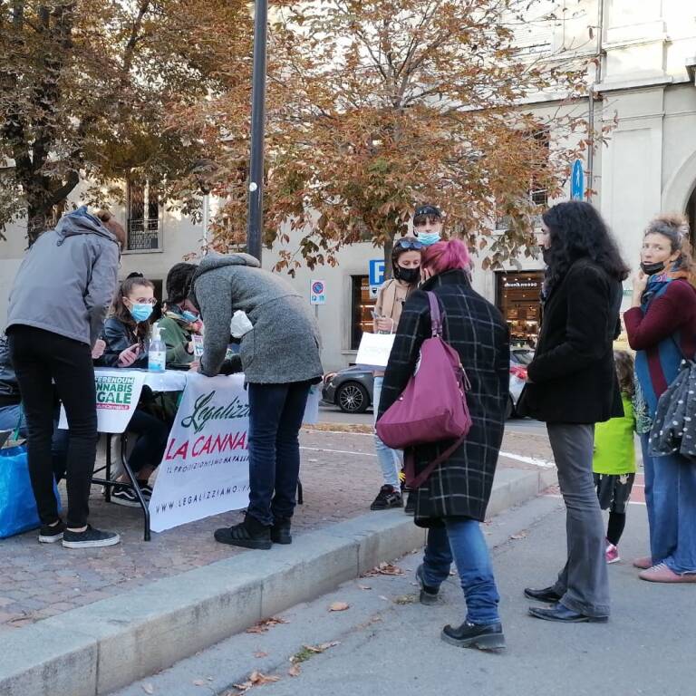 A Cuneo il primo banchetto per firmare “dal vivo” in favore del Referendum Cannabis