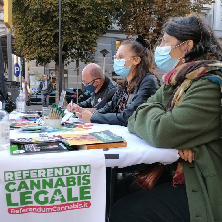 A Cuneo il primo banchetto per firmare “dal vivo” in favore del Referendum Cannabis