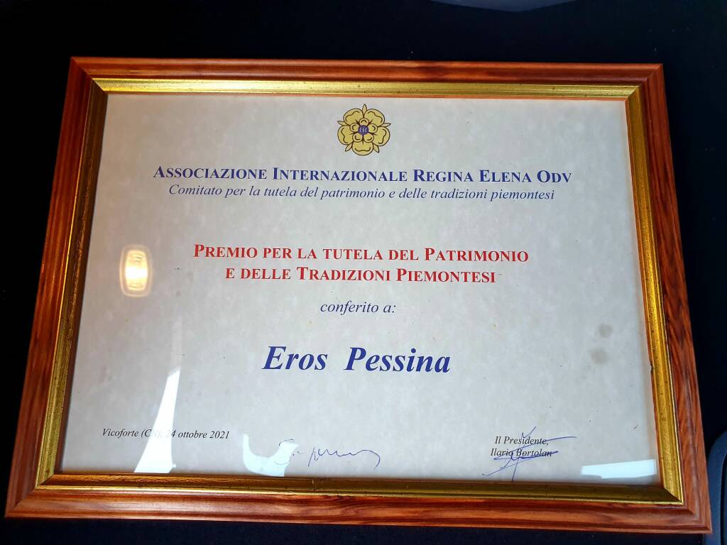 Vicoforte Mondovì, il Principe Sergio di Jugoslavia premia lo scrittore piemontese Eros Pessina