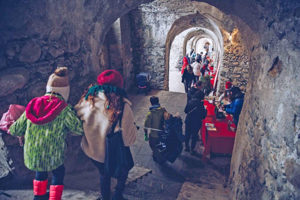 Prime visite animate alla caserma Carlo Alberto per il ritorno del “Mercatino di Natale” al Forte di Vinadio