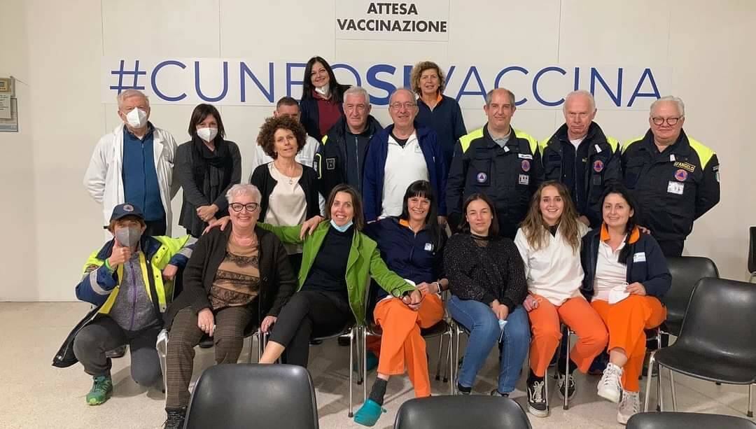 Cuneo, la Protezione Civile in prima linea al centro vaccinale Movicentro