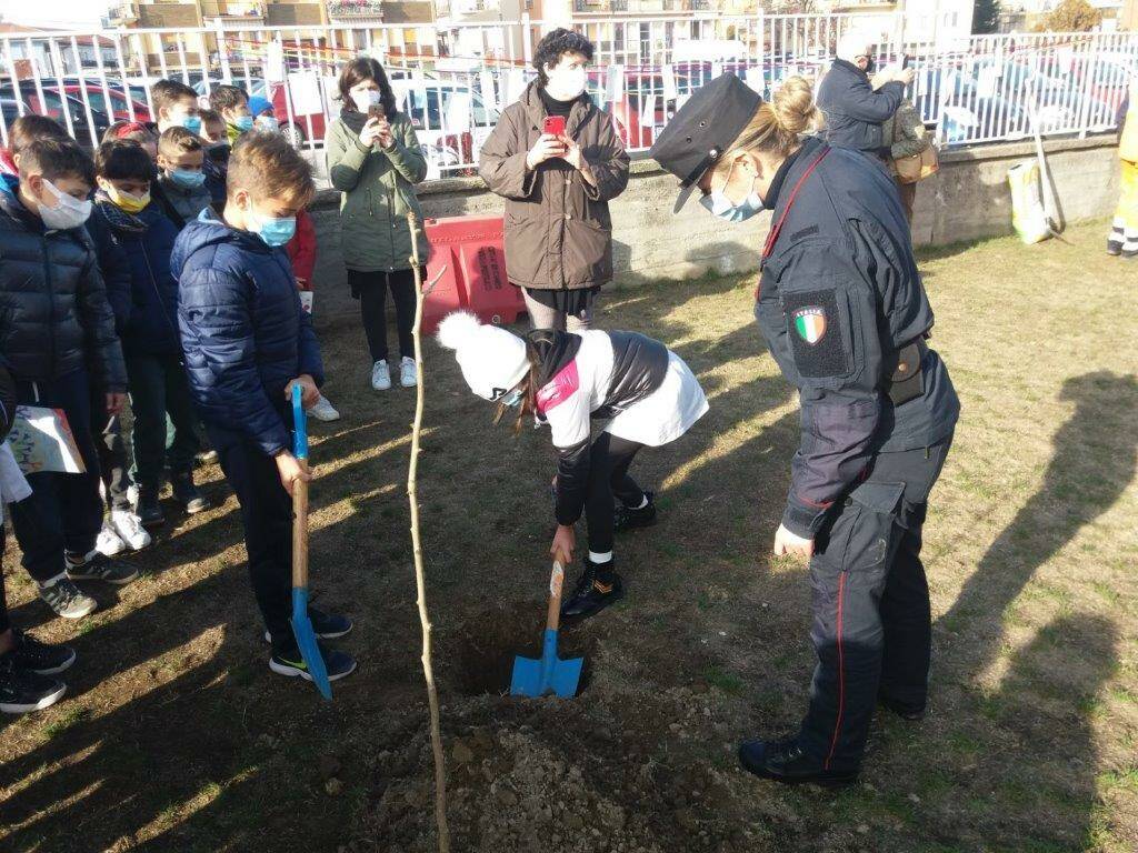 Concluse nelle scuole cuneesi le celebrazioni della Giornata dell’albero a cura dei Carabinieri Forestali