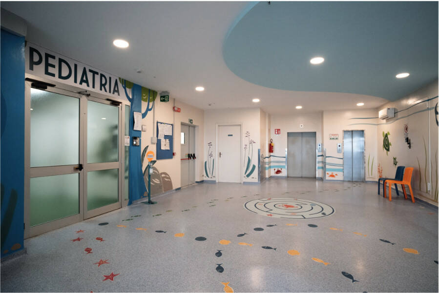 Le pareti della pediatria di Savigliano raccontano storie ai bimbi ricoverati