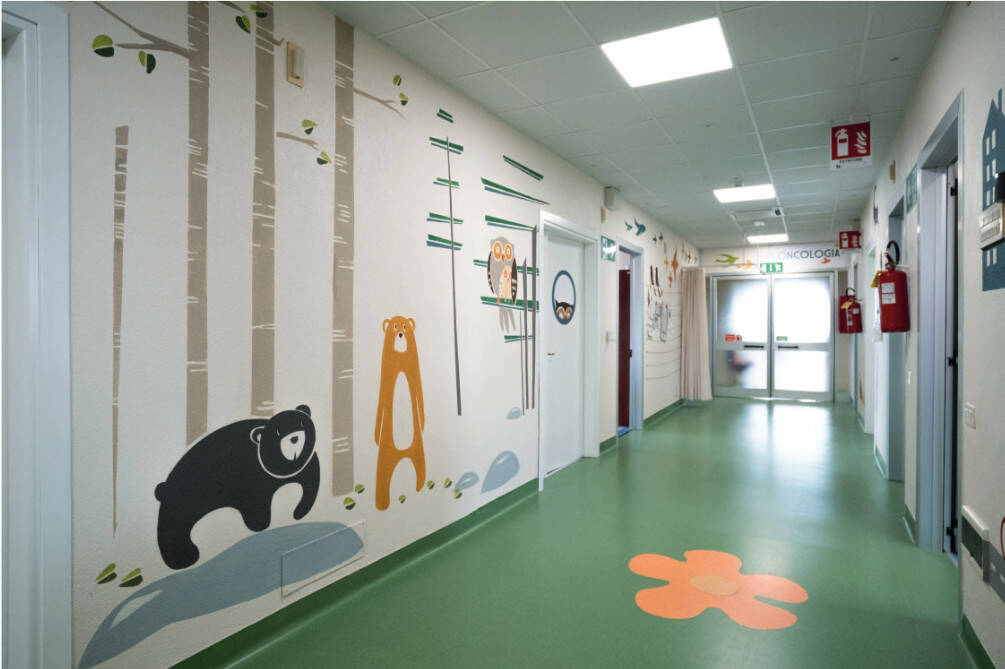 Le pareti della pediatria di Savigliano raccontano storie ai bimbi ricoverati