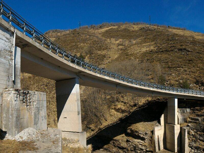 Lavori di recupero strutturale del ponte sul rio Bavera tra le province di Cuneo e Imperia