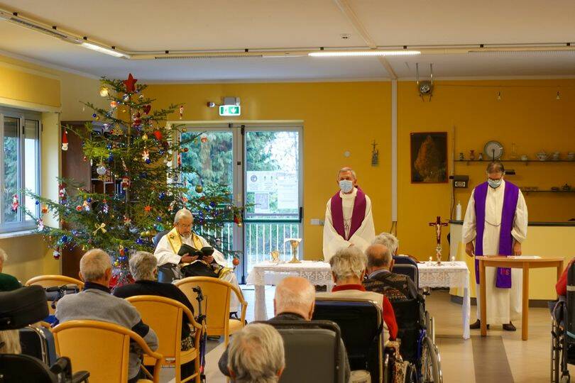 Chiusa Pesio, il Vescovo Miragoli celebra la Messa di Natale alla Residenza La Meridiana