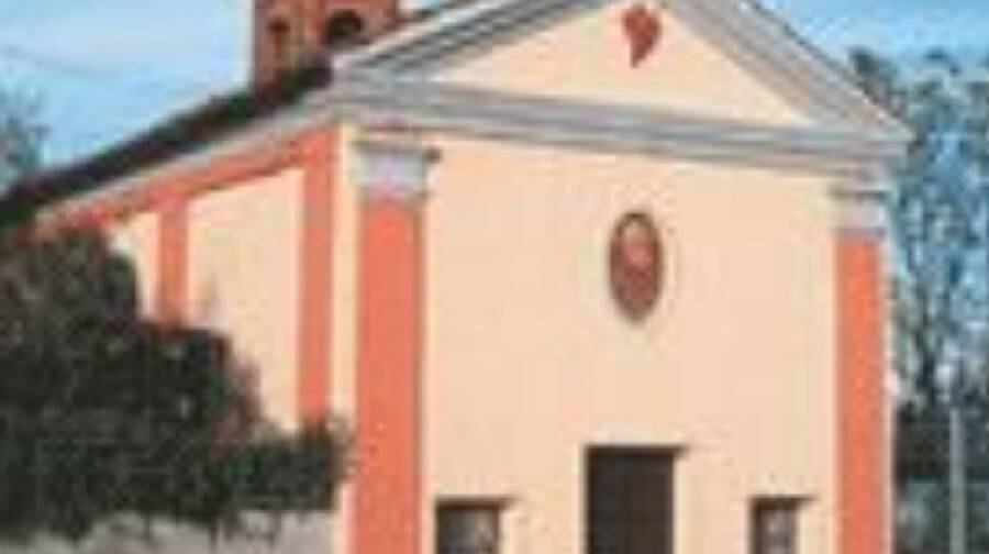 Trinità, la cappella della Madonnina ritinteggiata gratuitamente dopo l’atto di vandalismo