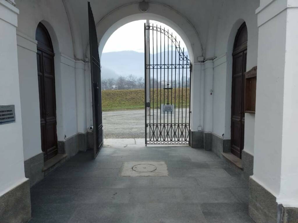 Bagnolo Piemonte, sistemati gli ingressi dei cimiteri comunali