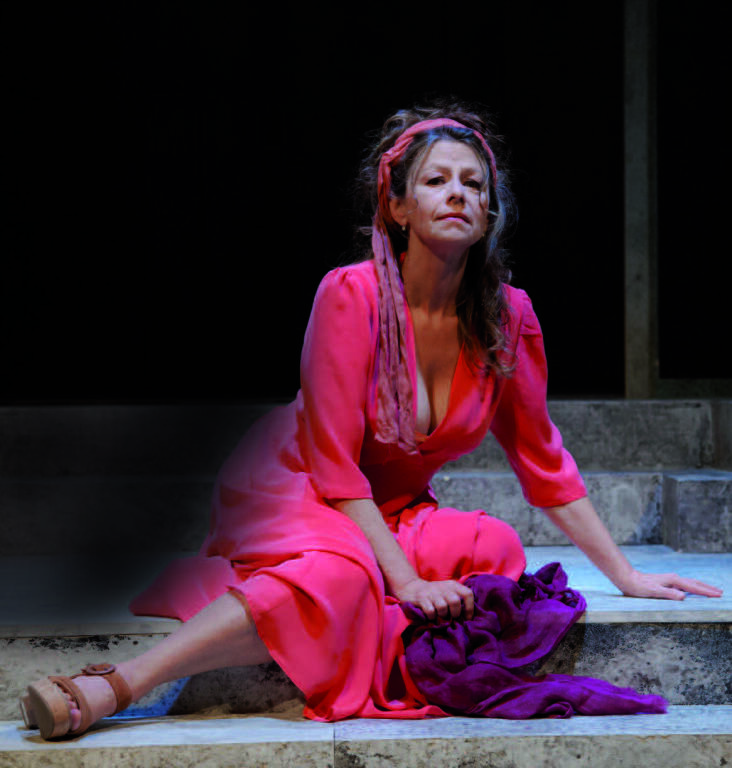 Amanda Sandrelli porta la “Lisistrata” di Aristofane sul palco del Politeama di Bra