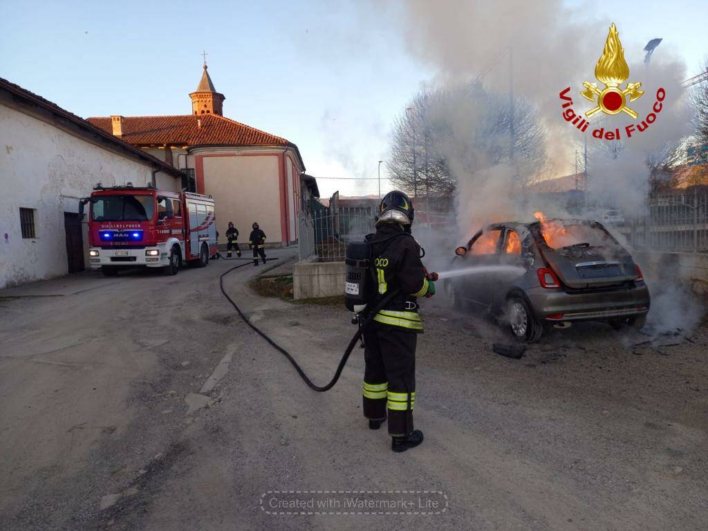 Villafalletto, Fiat 500 in fiamme in frazione Termine