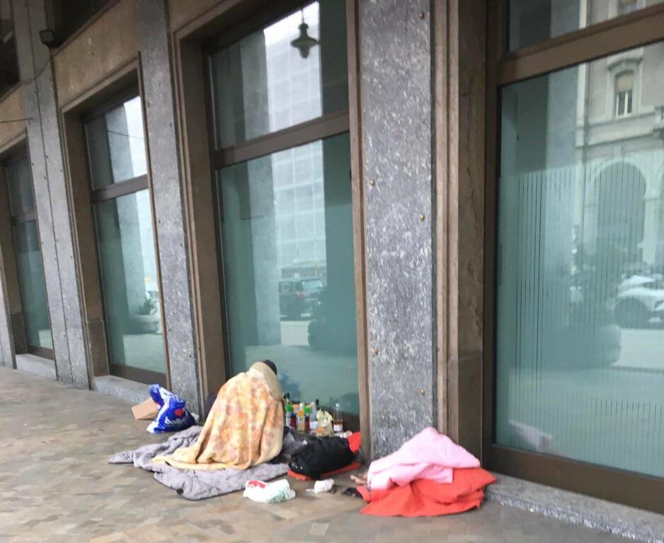 Boselli di nuovo sul senzatetto che bivacca di fronte alla Provincia: “Si intervenga con TSO”