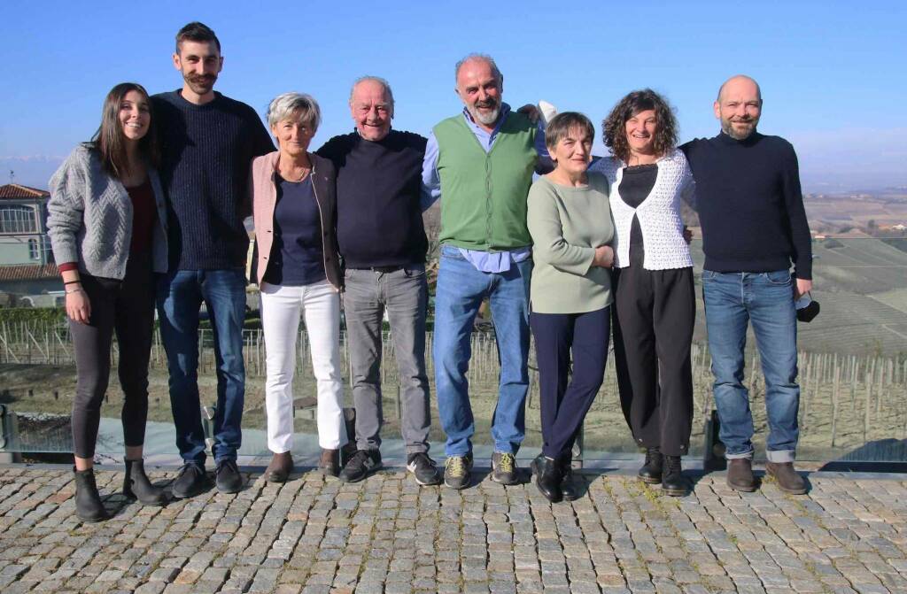 Le famiglie Conterno e Fantino con lo spettacolare paesaggio di Langa attorno