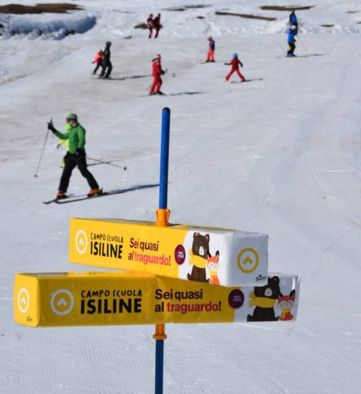 A Pian Munè un campo scuola di Isiline per imparare a sciare divertendosi