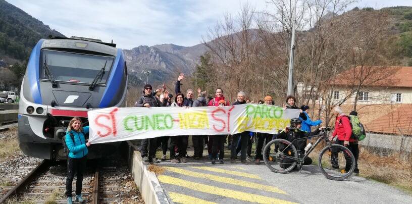 Flash mob riuscito per il rafforzamento della ferrovia Cuneo-Ventimiglia-Nizza