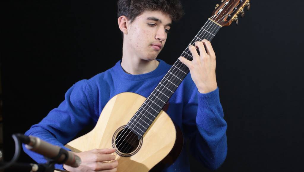 Studente di chitarra cuneese vince prestigioso premio musicale