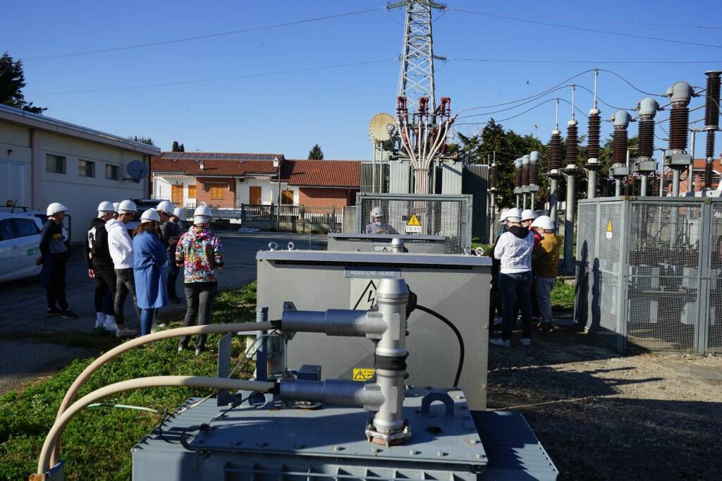 A Saluzzo una lezione nella cabina di distribuzione dell`energia elettrica