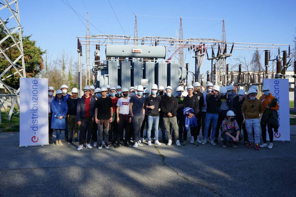 A Saluzzo una lezione nella cabina di distribuzione dell`energia elettrica