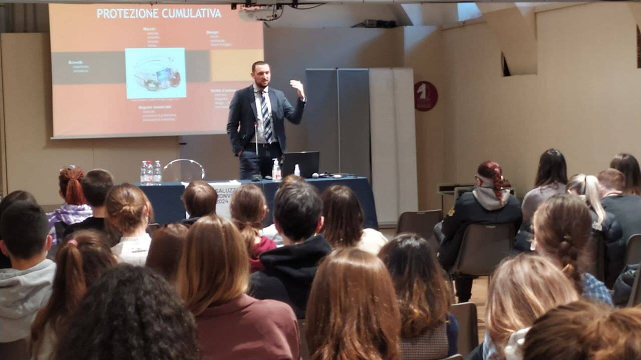 Saluzzo, l’avvocato Abbona incontra gli studenti del liceo artistico Bertoni