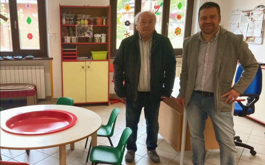 Brossasco, il Mobilificio Degiovanni dona banchi, cattedre e nuovi armadi alla scuola dell’Infanzia