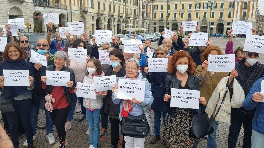 A Cuneo il flash mob “Salviamo il Santa Croce e Carle”