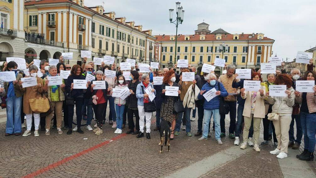 A Cuneo il flash mob “Salviamo il Santa Croce e Carle”