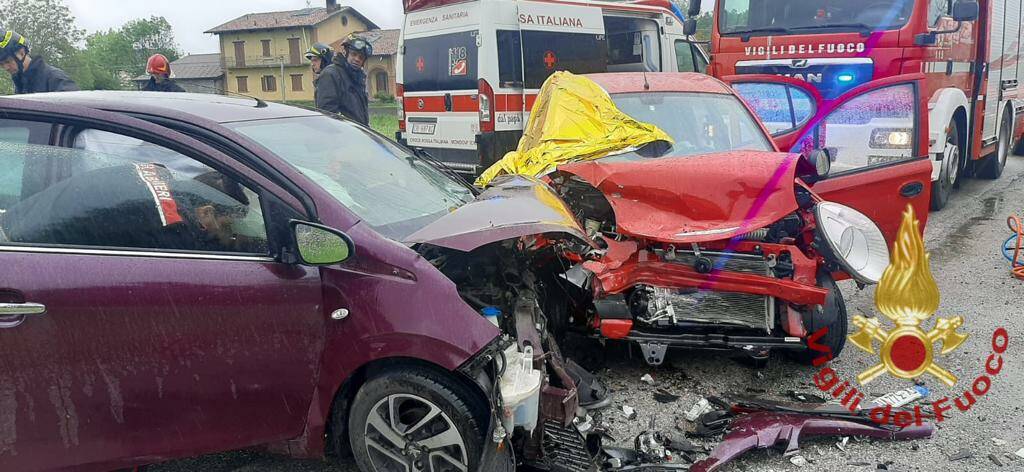 Tragico scontro tra auto sulla Sp 37 a Villanova Mondovì: morta una 79enne