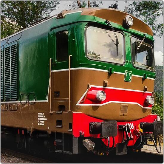 Treno “Centoporte” (www.ferroviedel Tenda.it)
