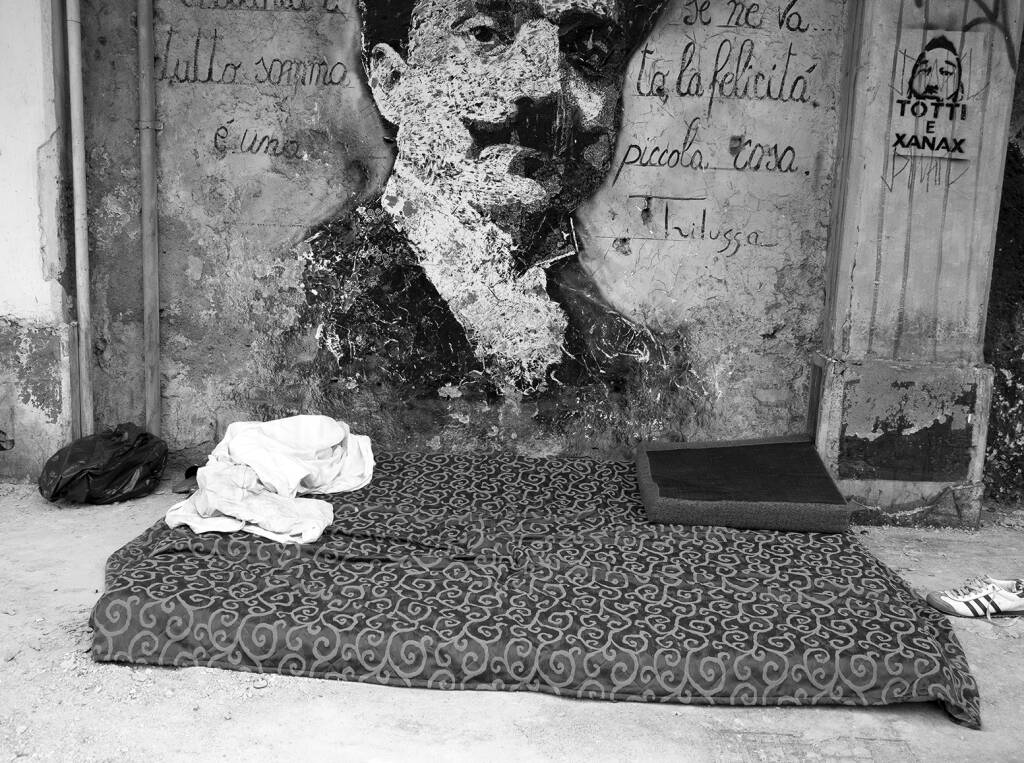Bra, gli “invisibili” al centro della mostra fotografica di Aldo Galliano