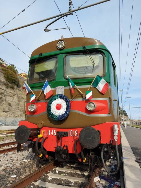 Arrivato in città il treno “Biancheri” che unisce Cuneo a Francia e Liguria, Borgna: “Abbiamo imboccato la strada giusta”