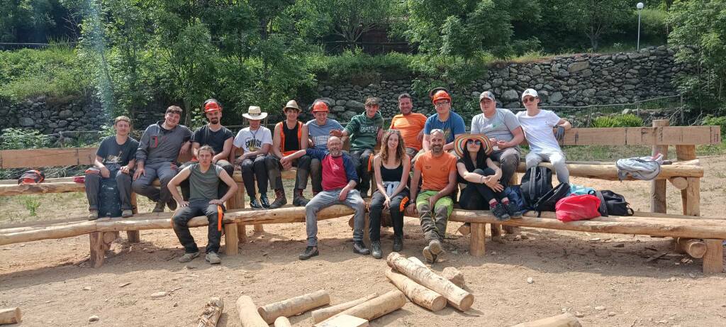 Gli studenti della scuola forestale di Ormea realizzano un anfiteatro didattico