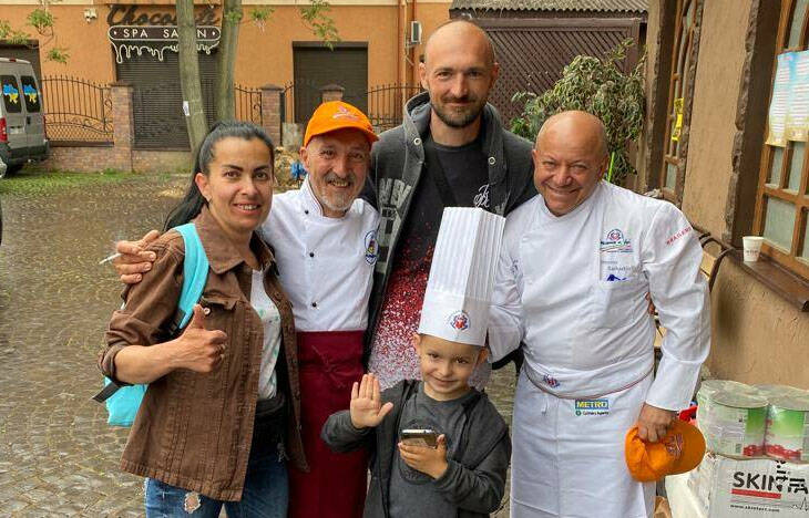 Da Villanova Mondovì in Ucraina a cucinare per gli sfollati di Mukacheve