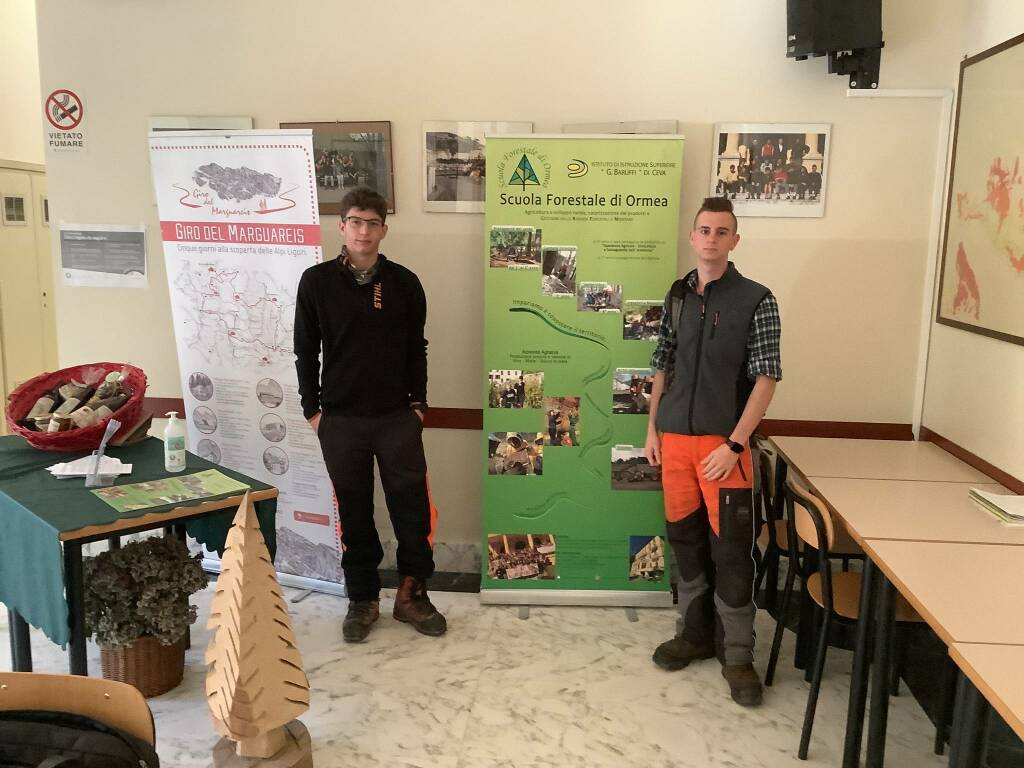 Tempo di cantieri alla Scuola forestale di Ormea: studenti in aula-bosco
