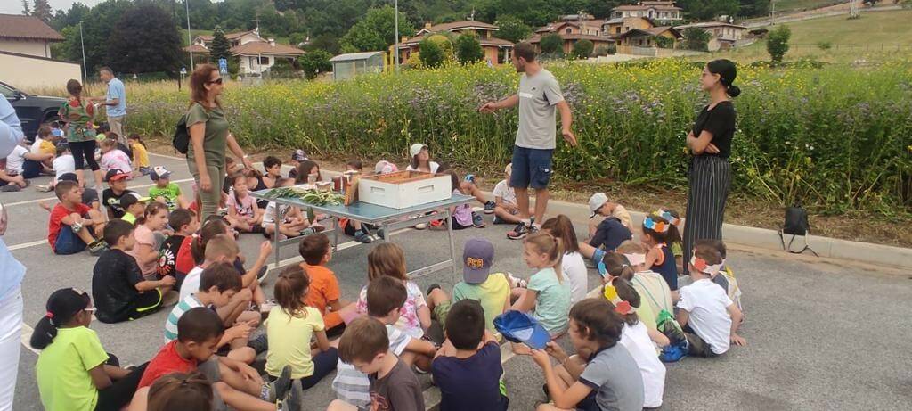 Ultimo giorno di scuola tra api e fiori per i bambini di Villar San Costanzo