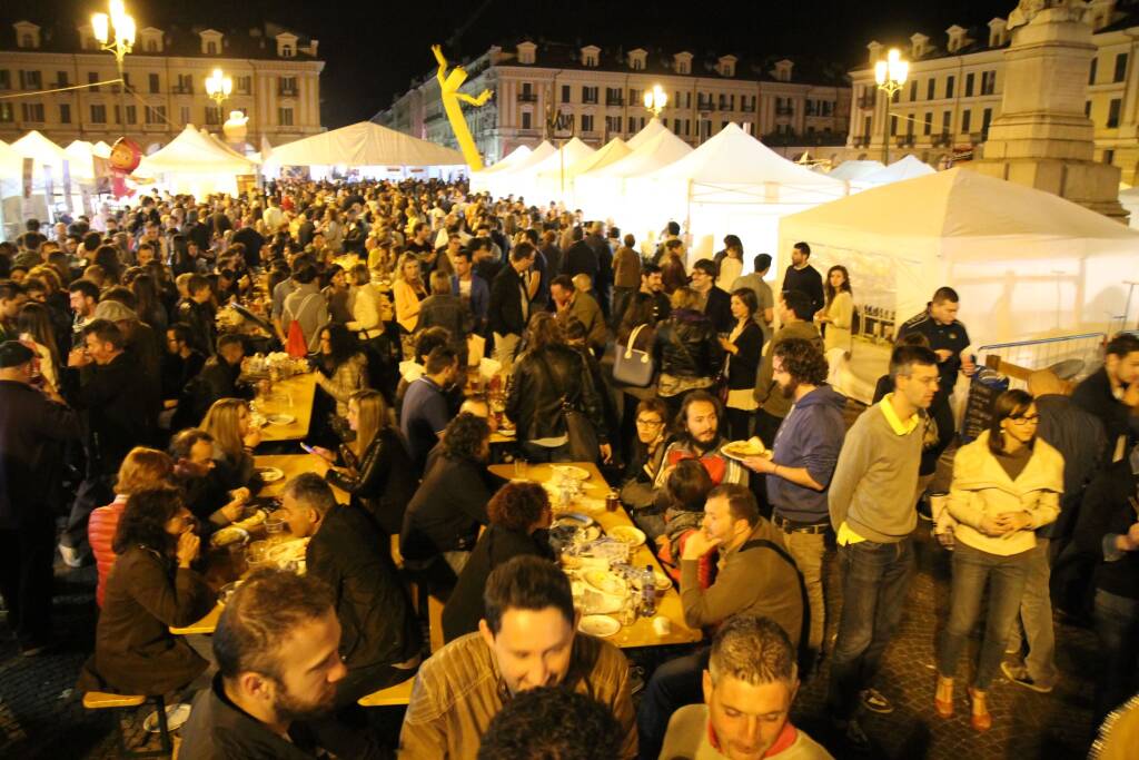 Degustibus torna a Cuneo con un’edizione speciale ricca di street food, birra e concerti rock