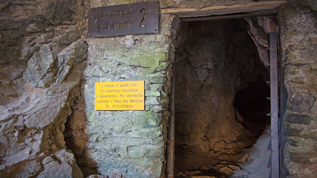 Storie di uomini e di orsi alle Grotte del Bandito di Roaschia