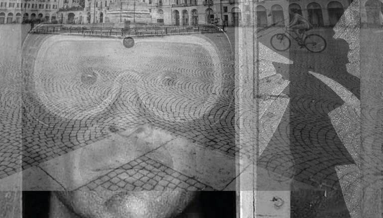 Attesa a Cuneo per la mostra fotografica “Semplicemente io” di Enrico Lorenzetti