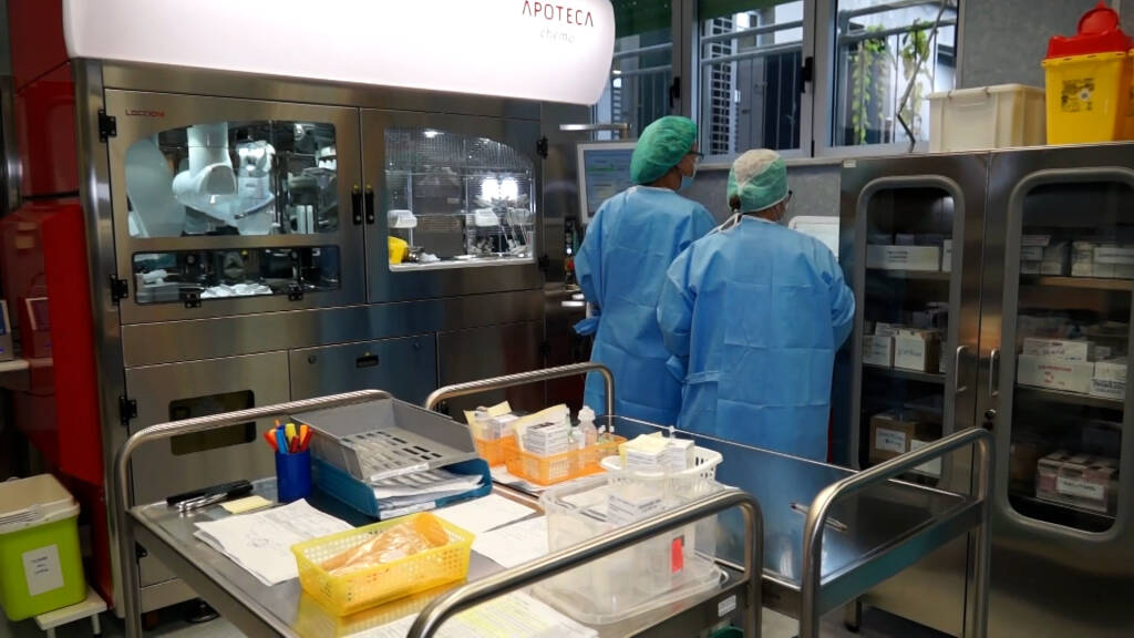 Il robot della Farmacia del Santa Croce e Carle di Cuneo compie due anni