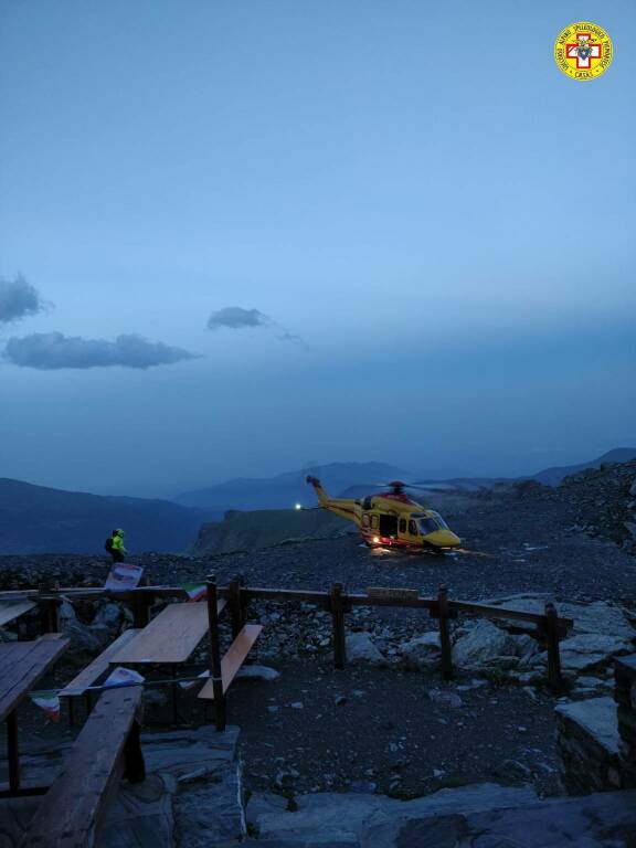 Primo soccorso dell’elicottero in notturna al Rifugio Quintino Sella