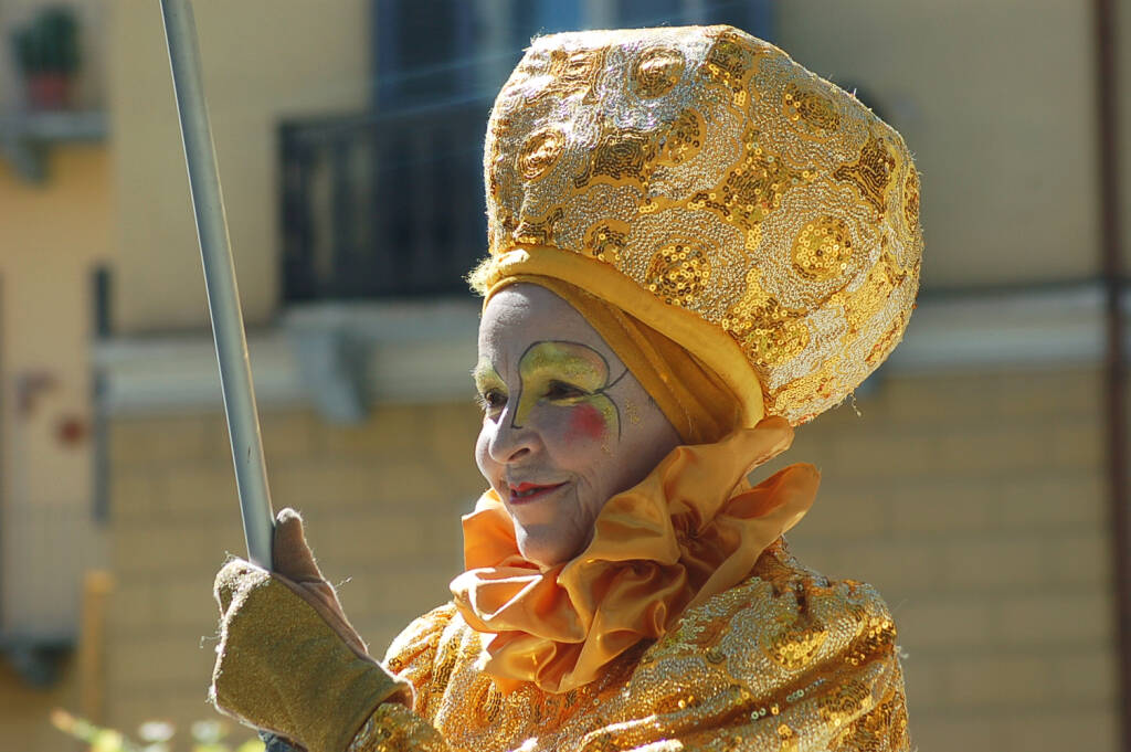 A Cuneo "Carousel", la performance itinerante che si ispira alle vecchie giostre