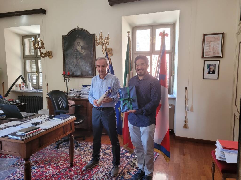 Bra, il sindaco Gianni Fogliato riceve il dottor Ibrahim Khoja
