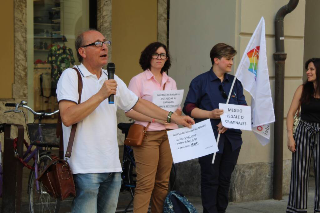 Cuneo, ieri il sit-in dei Radicali sul tema cannabis