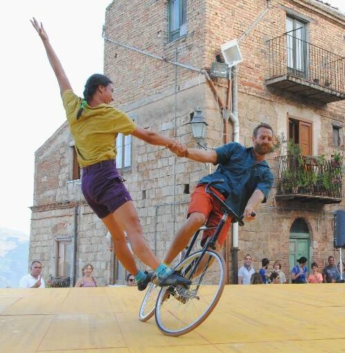 In piazza della Rossa a Busca si esibirà il circo contemporaneo in bicicletta
