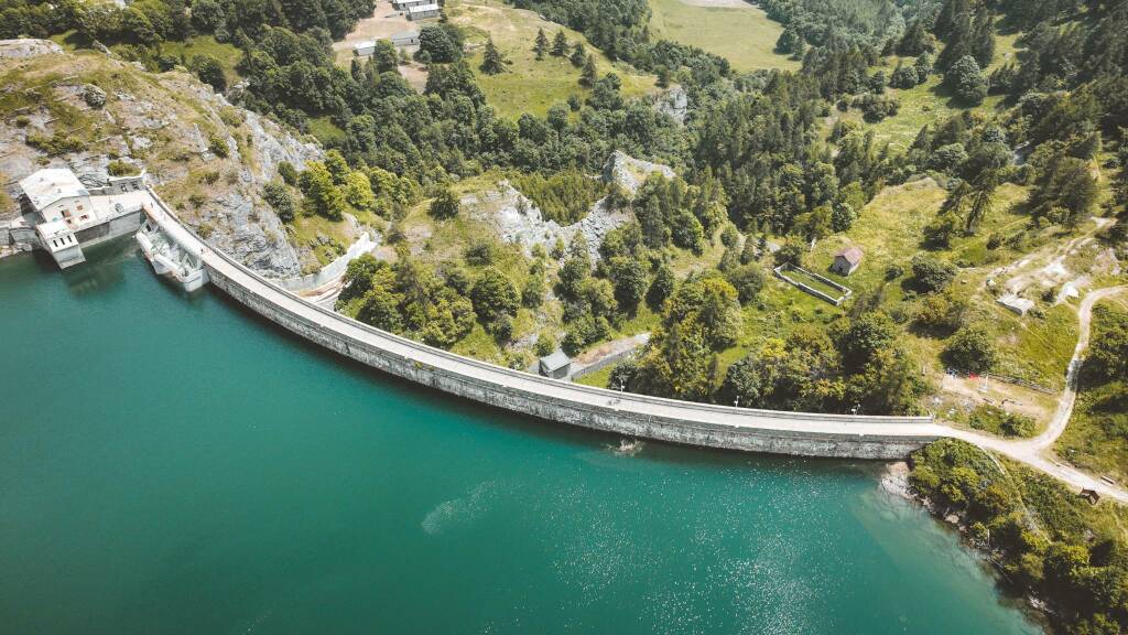 Gli 80 anni della Diga di Pontechianale: storia della più importante opera idraulica della Val Varaita
