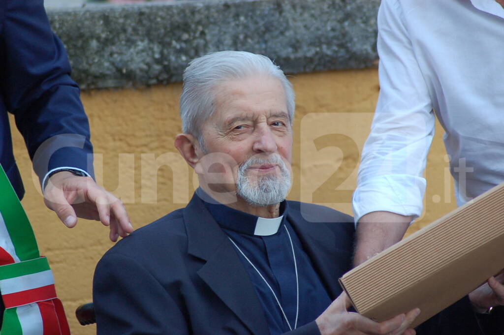 Monsignor Sivlano Restagno cittadino onorario di Chiusa di Pesio
