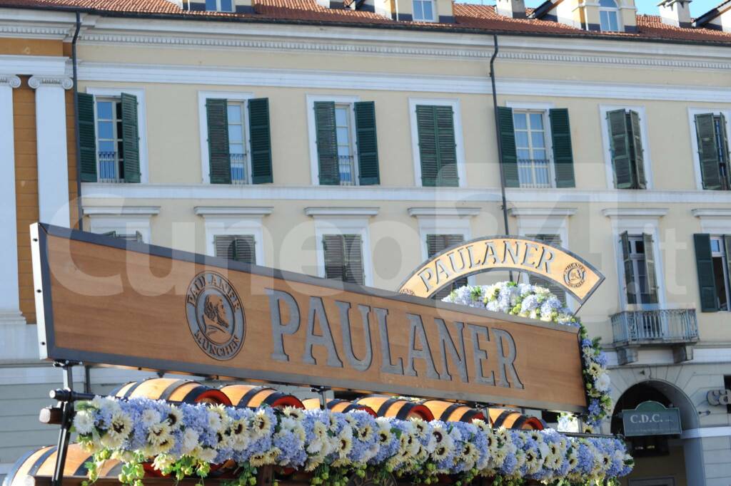 A Cuneo è iniziato l&#8217;Oktoberfest: le immagini della sfilata e dell&#8217;inaugurazione