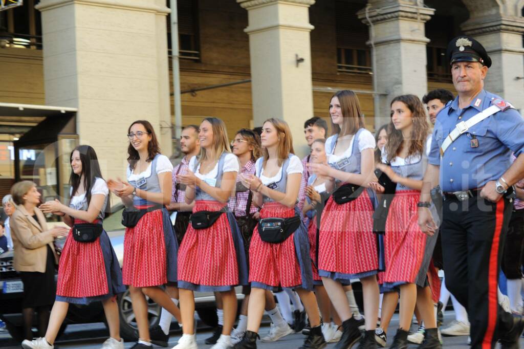 Grande parata e apertura 1ª botte: al via l’Oktoberfest Cuneo 2023