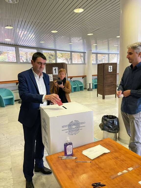 Elezioni politiche e provinciali, il primo cittadino di Fossano ha votato