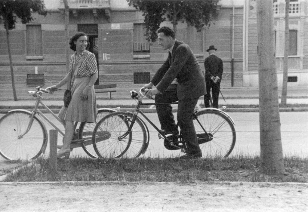 Anna Delfino e Nuto Revelli in bici